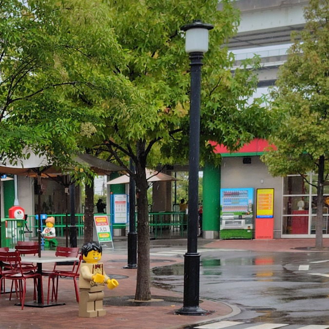 雨の遊園地